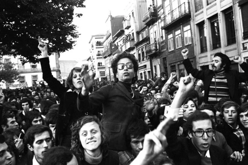 Crowds in Lisbon 1974 Image public domain
